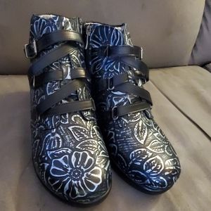 Algeria icy blue and black boots sz40